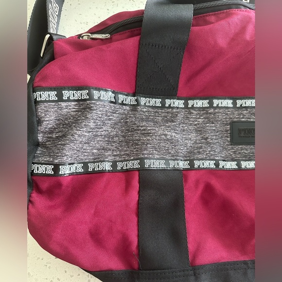 Victoria Secret Pink gym bag. - Picture 7 of 8